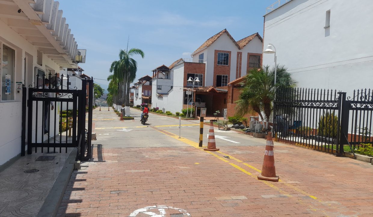 WhatsApp Image 2025-10-25 at 9.01.00 AM(1)