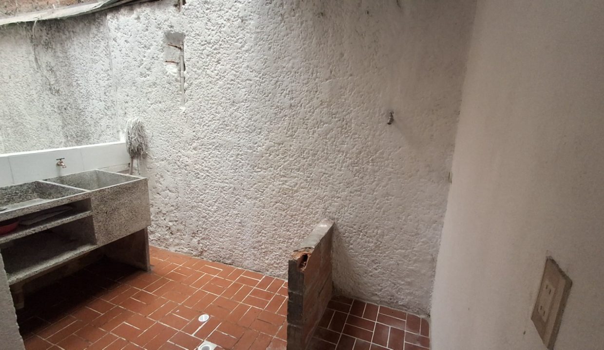 89e5e5ef-3cc4-4fd4-83f4-3d939366e7e9